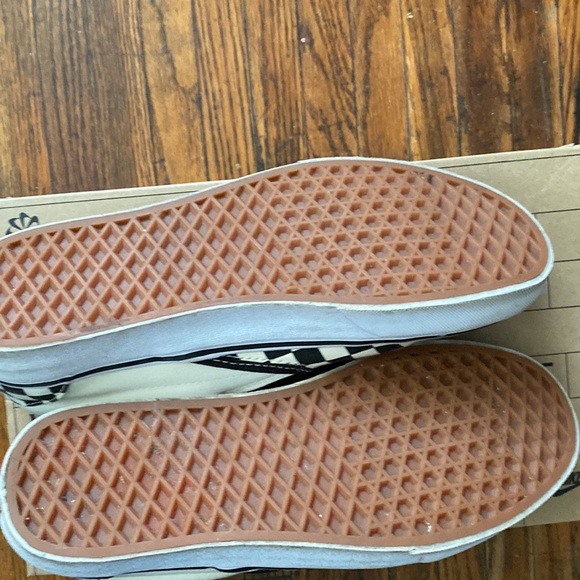 Vans - Picture 4 of 5